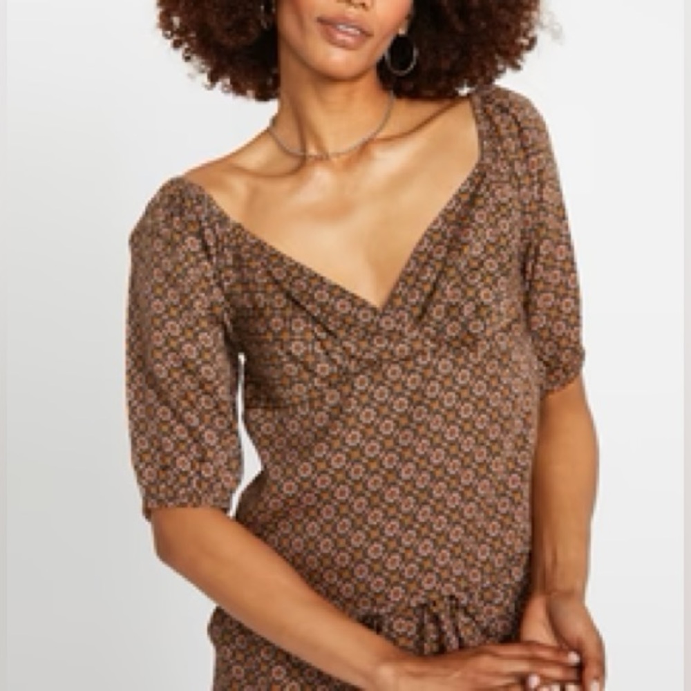 NWT Volcom Beachnut Top